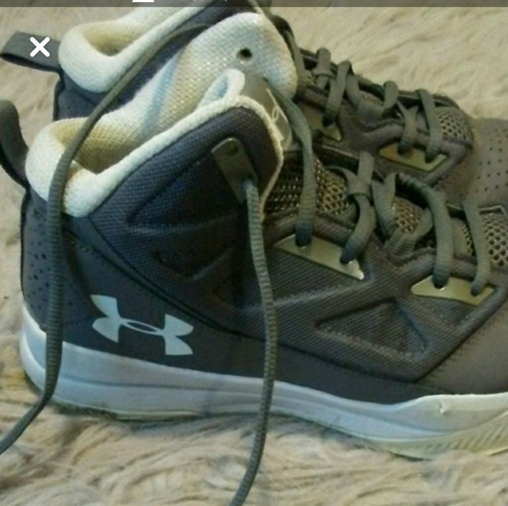 Under armour basket ball shoes